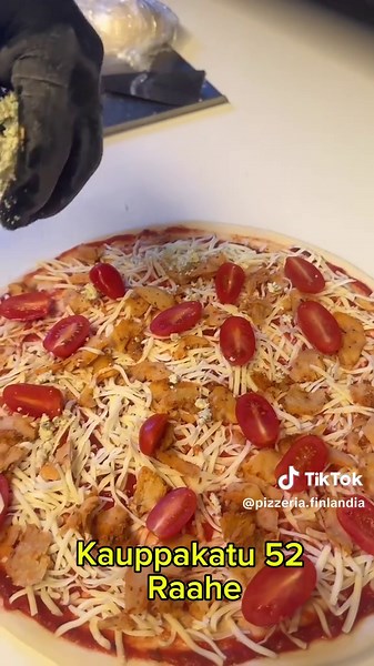 Maukas pizza Talon pestokastikkeella