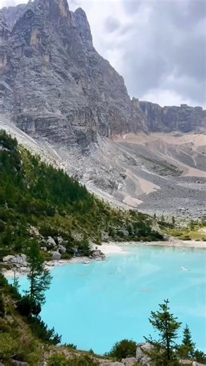 Lago di Sorapis #italy #mountains #travel #dolomites