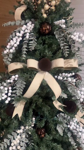 Need a statement for your tree? Consider adding florals and lush greens to bring instant depth and elegance. | Holiday Array