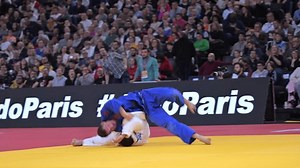 Daniel EICH de la Suisse et Dzhafar KOSTOEV des Emirats Arabes Unis lors du Grand Chelem 2024 de Paris IJF World Judo Tour à Accor Arena à Paris, France, le 4 février 2024.