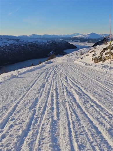 Who would take the most epic sled-ride ever? What a view, norwegian snowy mountains and foggy valley. Loen skylift. . . . #sledding #mountain #snow #nature #landscape
