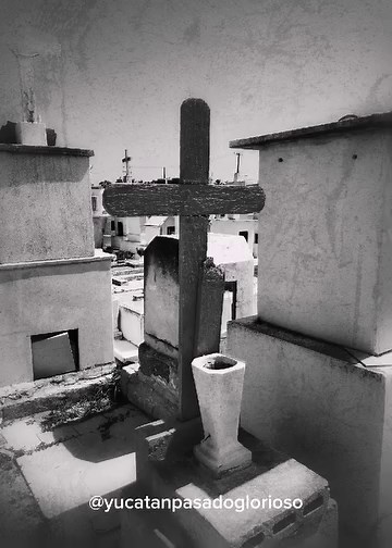 163K views · 5.2K reactions | El antiguo Cementerio del Puerto de Progreso, Yucatán, el cual quedó enterrado bajo la ciudad. Aquí su historia  Edición e Investigación @yucatanpasadoglorioso | Yucatan Pasado Glorioso | Facebook