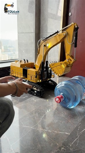 1/14 6015B Excavator: Haul that barrel onto your 1/16 R100E Mine Truck like a pro! 💪 #rc #model