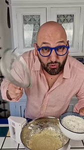 1.2M views · 7.3K reactions | Torta alle mele di Max 六‍ Quando un dolce ti scalda il cuore Ingredienti  1 kg mele 150 g burro 200 g zucchero 3 uova 125 ml latte 300 g farina 00 1 bustina lievito per dolci pizzico di cannella buccia di limone grattugiata succo di 1 un limone zucchero di canna q.b. stampo 24/26 cm cottura forno statico preriscaldato 170 /180 gradi per 50 minuti #tortadimele #dolci | I fornelli di Max | Facebook