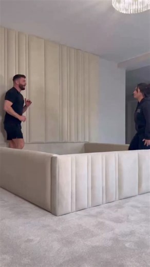 Could the inside of an emperor bed be used as a boxing ring? 🥊 😂 We made a slight mistake we make sure customers don’t make when measuring floor to ceiling 🤭😂 CAN YOU GUSS WHAT IT IS? 𝙎𝙝𝙤𝙥 𝙩𝙝𝙧𝙤𝙪𝙜𝙝 𝙩𝙝𝙚 𝙡𝙞𝙣𝙠 𝙞𝙣 𝙤𝙪𝙧 𝙗𝙞𝙤 – 𝙩𝙖𝙠𝙞𝙣𝙜 𝙮𝙤𝙪 𝙨𝙩𝙧𝙖𝙞𝙜𝙝𝙩 𝙩𝙤 𝙤𝙪𝙧 𝙐𝙆 🇬🇧 & 𝙐𝙎𝘼 🇺🇸 𝙬𝙚𝙗𝙨𝙞𝙩𝙚𝙨, 𝙬𝙝𝙚𝙧𝙚 𝙮𝙤𝙪’𝙡𝙡 𝙛𝙞𝙣𝙙 𝙖𝙡𝙡 𝙤𝙛 𝙤𝙪𝙧 𝙥𝙧𝙤𝙙𝙪𝙘𝙩𝙨, 𝙥𝙧𝙞𝙘𝙚𝙨 & 𝙙𝙞𝙢𝙚𝙣𝙨𝙞𝙤𝙣𝙨. | The Luxury Bed Company
