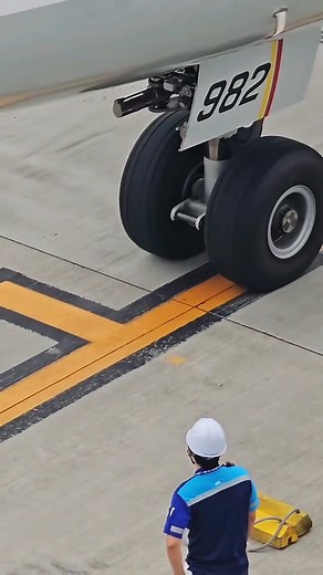 Precision in motion — the Boeing 787 nails the stop mark with absolute accuracy. Taxi complete, perfectly parked. Every move counts when you’re handling a Dreamliner. ✈️🔥 #B787 #Dreamliner #Boeing #AvGeek #AviationLovers #PlaneSpotting #AirportLife #RampOperations #PilotView #GroundCrew #PrecisionParking #BlockIn #AviationDaily #InstaAviation #fblifestyle | Aviation Gallery