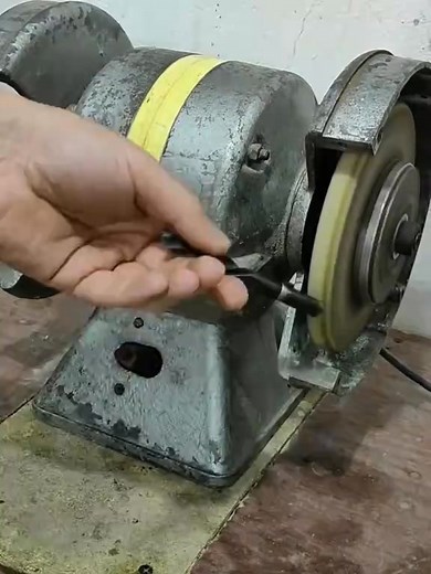 How to Dress a Grinding Wheel 3 easy ways #DIYProjects #DIYIdeas #DIYHomeDecor #wood #diy-000 #woodworking | Sophie B. Ellis