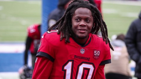 Baker Mayfield Sprains Shoulder & Set for MRI After Bucs’ Loss...