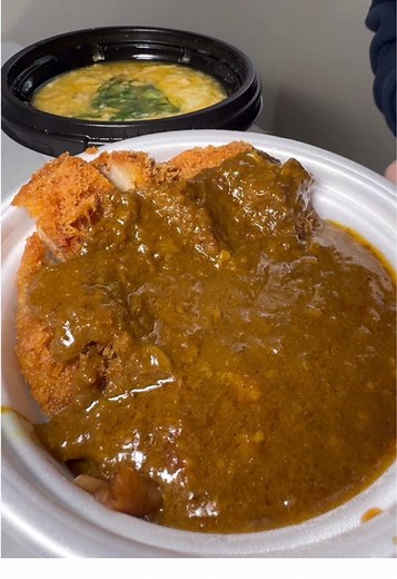 松のやのカツカレーと鶏そぼろ卵とじ丼