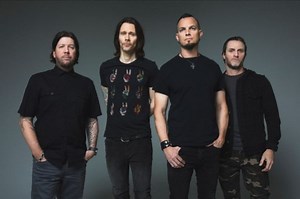 MARK TREMONTI On Key To ALTER BRIDGE's Success: 'Working Hard And Connecting With The Fans'