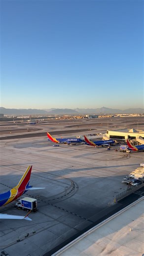Phoenix Sky Harbor International Airport #boeing #airbus #boeinglovers #airbuslovers #avgeek #aviation #aviationgeek #aviationlife #aviationdaily #aviationlovers #aviationreels #planespotting #planespotter #instagramaviation #aviationworld #airport #phoenix #phoenixaz #phxskyharbor | Klowphotography
