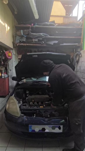 Understanding Connecting Rod Freedom in Mechanics