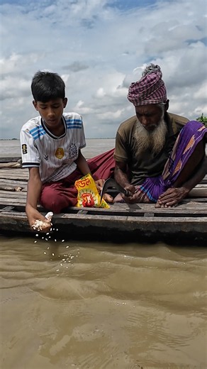 Traditional fishing method by primitive skills #fishing #shorts #reels