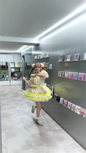 昔々、江戸走りというTikTokでの流行りがあってじゃな...👴💭 ちなみに最初のシチュエーションの壁にはアソビシステムの歴史が詰まってます🫶 💛瀬乃まりん @瀬乃まりん 🩵小野寺梓 @小野寺梓(おのでら あずさ) 🩷️中本こまり@こまりん(中本こまり) ❤️澪川舞香@澪川舞香（まかしゃん） ‪💚丸山蘭奈@らにゃ🐱(丸山蘭奈) ‪🧡‬‪川岸瑠那@川岸 瑠那 💜阿部かれん@阿部かれん #超特急 さん #アイドル #ふぁぼみー