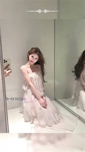 French Goddess Style: Ultimate Vacation Outfits & Date Look