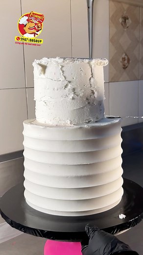 Fammis Treats: Buttercream Cake Decoration Tutorial