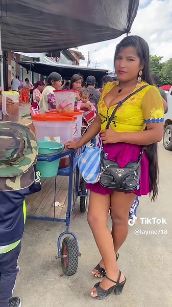 Silvia Oficial: Explorando el Mundo Virtual en Directo