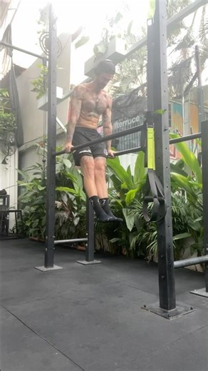 Parallel Bar Strict Dips