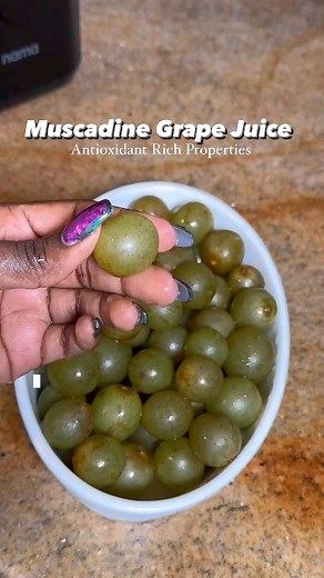 74 reactions · 21 shares | Green Muscadine Grape Juice I only found these once last October in Chinatown. I will definitely look out from them in the fall. . . #shaniquethekreativevegan #muscadine #seeded #seededgrapes #juicing Credit: @shaniquethekreativevegan | Weight Loss Tips & Advice | Facebook