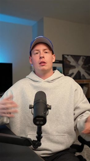 Samsung Galaxy XR is the Apple Vision Pro competitor 👀 Specs are almost identical but one is half the price of the other... 💻 Chipset: • Vision Pro: Apple M5 • Galaxy XR: Snapdragon XR2 Gen 2 ⚙️ RAM: • Both: 16 GB 💾 Storage: • Vision Pro: 256 GB - 1TB • Galaxy XR: 256 GB 🖥️ Display: • Vision Pro → Dual micro-OLED (~3660×3200 per eye) • Galaxy XR → Dual micro-OLED (~3552×3840 per eye) 🔁 Refresh Rate: • Vision Pro: 90–120 Hz • Galaxy XR: 60–90 Hz 👁️ Field of View: • Vision Pro: ~100° horizon