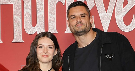 Danse avec les stars : Florent Manaudou rejoint Elsa Bois en coulisses, leur complicité ne passe pas inaperçue
