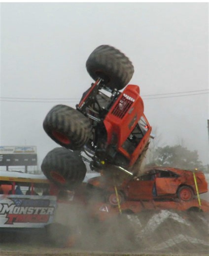 Zach Winchenbach in the Lumberjack has been putting the GMC truck on its logs and of course doing the iconic “Beavah Whip” he’s ready to take the track January 16th & 17th for Bottom Feeders return to Springfield, MA at the Mass Mutual Center. #fypシ゚viral #fypシ #trending #fyp #monstertruck