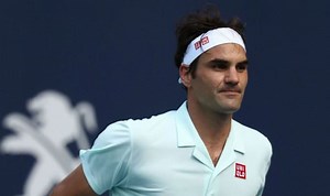 Roger Federer shows off skills in clay court session