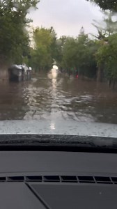 #CMS | Situazione #Live: Può sembrare un video che arriva dal nord Italia, invece no, qui siamo a #Palermo, esattamente tra #Mondello e l' #Addaura, dove un rovescio localizzato ha scaricato 7mm in pochi minuti. Ovviamente la strada è una di quelle che si allaga spesso. Video di Roberto Graziano. | CMS - Centro Meteorologico Siciliano - ODV