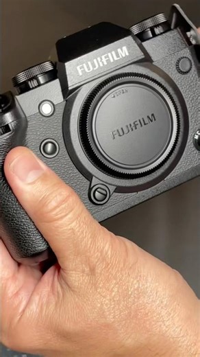 Unboxing of the Fujifilm X-H1 camera.