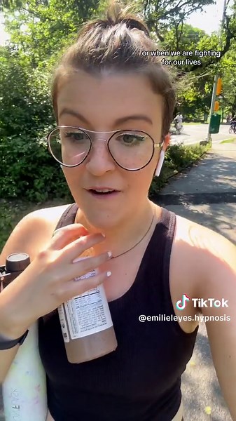 Replying to @Amberlei Thomson 2 ways you can show your brain that youre safe to help reduce your anger response 💛 #mentalhealth #stressrelief #braintraining #selfcare #selfcaretiktok #selfcaretips #emilieleyes #nervoussystemregulation #selfhelp #anger #stressreliever #psychology #psychologyfacts #psychologytricks #hypnosis