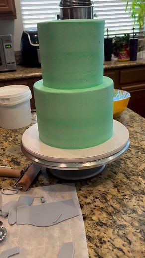 37 reactions · 6 comments | Isn’t it amazing that all these little shapes come together to make a trash truck face? . . #baking #cake #bakery #cakes #cakedecorating #cakesofinstagram #cakestagram #instacake #cakedesign #cakeart #buttercream #cakelover | Sweet Brittle Bakery | Facebook