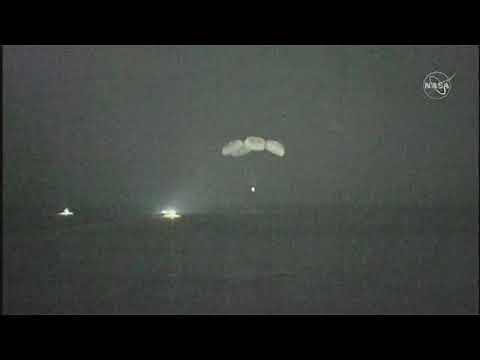 Raw video of SpaceX Dragon capsule splashdown in the Gulf of Mexico
