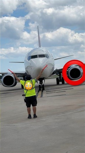 🔥Parking a Boeing 737-900 Airplane #aviation #airport