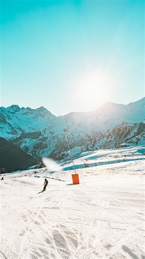 Anthony Tartare on Instagram: "Finalement, c’est même pas elle qui s’est pété le nez dans la descente 😂⛷️🎿 #ski #gopro #pisterouge #esf #meribel"
