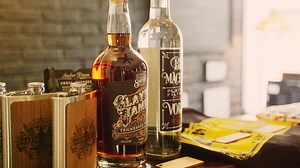 29K views · 1.1K reactions | Aaron invited his friends in Nashville to a listening party for his new album. https://aaronlewis.lnk.to/StateImInWE | Aaron Lewis | Facebook