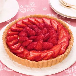 焼かずに簡単！ いちごのプリンタルトのレシピ動画・作り方 | デリッシュキッチン