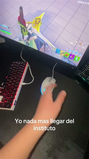 Yo nada mas llegar del insti #fortnite