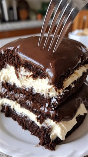 DING DONG CAKE INGREDIENTS 1 box chocolate cake mix Ingredients listed on cake mix box (usually eggs, oil, and water) 1 (8-ounce) package cream cheese, softened 1/2 cup unsalted butter, softened Recipe in First Coʍmеոτ 💬👇 | My Heavenly Recipes