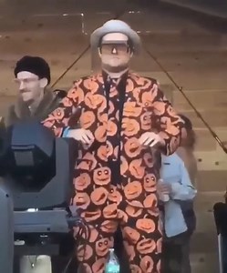 Robot man on fire 🤖🔥 | Techno Element