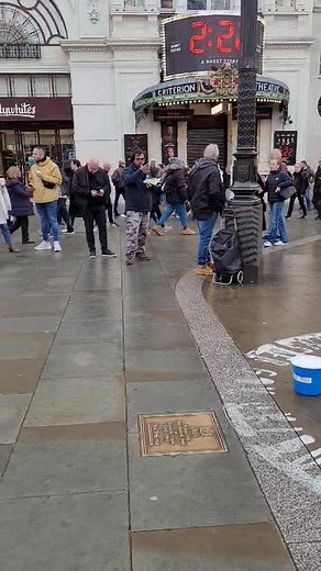 10M views · 455K reactions | Unchained Melody insta @albertstott Happy Birthday LESLEY HOPE ❤️ Also in memory of Maurice Milburn from your loving wife Jackie❤️Also in memory of Leslie Bell from your loving Jean❤️ | albert stott singer | Facebook