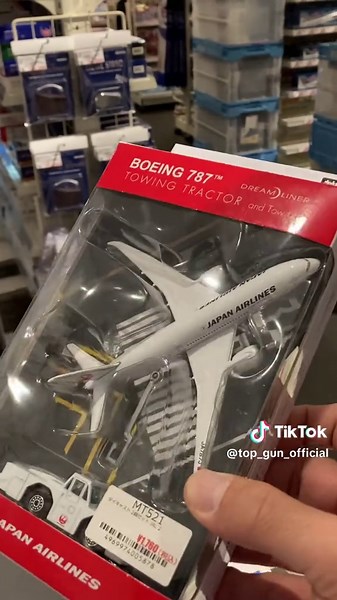 こんばんは😊リクエストいただきました1,000〜3,000円ぐらいで購入出来そうなモデルのご紹介です✈️ご参考になれば幸いです😆ご紹介レポが下手ですみません💦 #幕張トップガン #aviation #飛行機模型 #ANA #JAL #飛行機撮影 #飛行機好きの方と繋がりたい #羽田空港