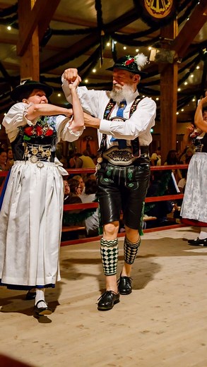 🍺✨ Oktoberfest is Here! ✨🍺 The world’s biggest beer festival kicks off in Munich! 🎉 🎶 Opening: It all begins when the mayor taps the first keg at Schottenhamel tent – “O’zapft is!” at 12:00. 🥨 Beer Tents: From Augustiner’s wooden barrels to Hacker’s “Heaven of the Bavarians,” each tent has its own magic. 🔥 Shows: Don’t miss the Wall of Death motorcycle stunts at the Oide Wiesn and other nostalgic highlights. 🎺 Parades: Colorful costumes, brass bands, and hunting clubs march through the ci