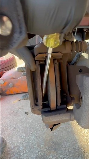 2020-2025 Kia Soul Rear Brake Pads and Rotors Replacement ‪@ElmoMotorWorks‬