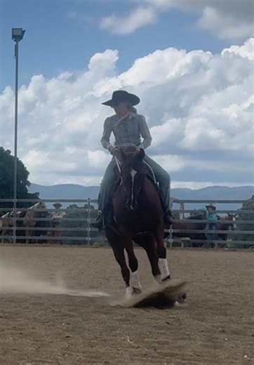 Cow fresh 🤝 track star cow = 50 seconds of hell #ranchriding #cowhorse #stockhorse #fresh #horsesoftiktoktok