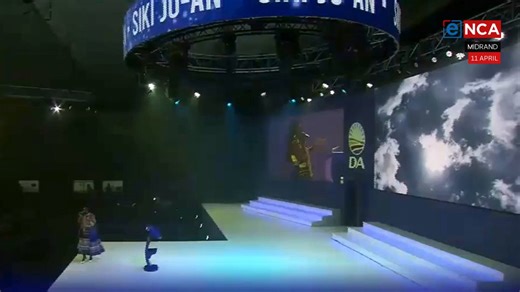 Karaoke with Helen? Helen Zille could not contain her excitement when a performer started singing Brenda Fassie’s Vulindlela. Zille broke out in song during an interview with eNCA’s Gareth Edwards at Gallagher Convention Centre. Tune in to #eNCA, channel #DStv403.