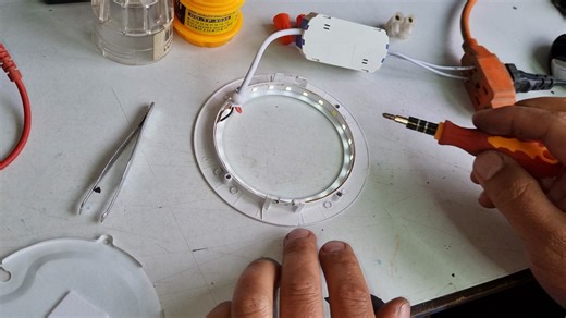 Hola mi gente en este video les enseñare a reparar un panel o lampara led de una manera muy sencilla, de esta manera estamos ayudando a nuestro planeta. SI LES GUSTA EL VIDEO REGALAME ESE PODEROSO LIKE DIOS LOS BENDIGA #reparacion #mantenimiento #medioambiente | Ciencia Y Paciencia