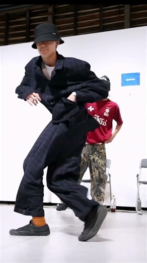 Youtee does a FIRE bboy round with toprock only. #toprock #breaking #bboying #breakdance