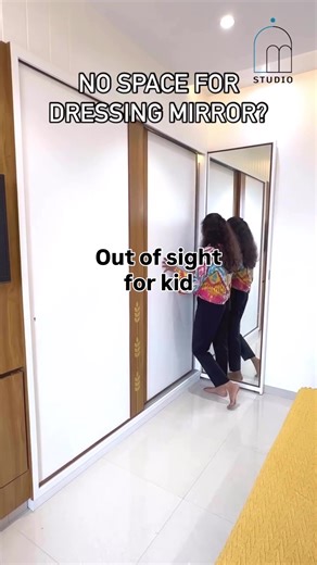 Good morning 👸👑❤️ This one is clever. Want or pass? It’s a hidden dressing mirror inside the wardrobe. You pull it out when you want to use it… after that, you slide it back inside. Simple. No big mirror standing somewhere. No glass just lying around for children to knock. When you’re done, it’s gone. Clean space. If you have kids, this is safer because it stays hidden. If your room is not too big, it saves serious space. And seriously, it makes the whole place look organized and premium. Easy