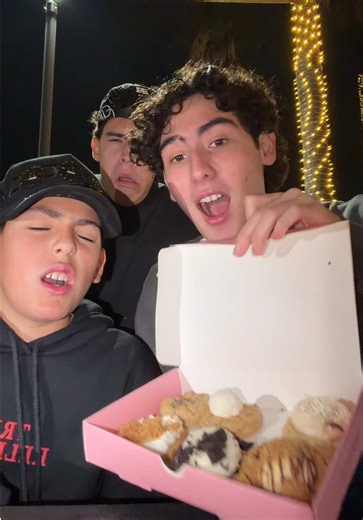 Probando Galletas Una Vez Más: La Diversión en Casa