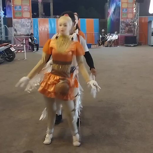 งานทุ่งศรีเมืองอุดร ตุ๊กตายางเต้นแรง อุดรธานี